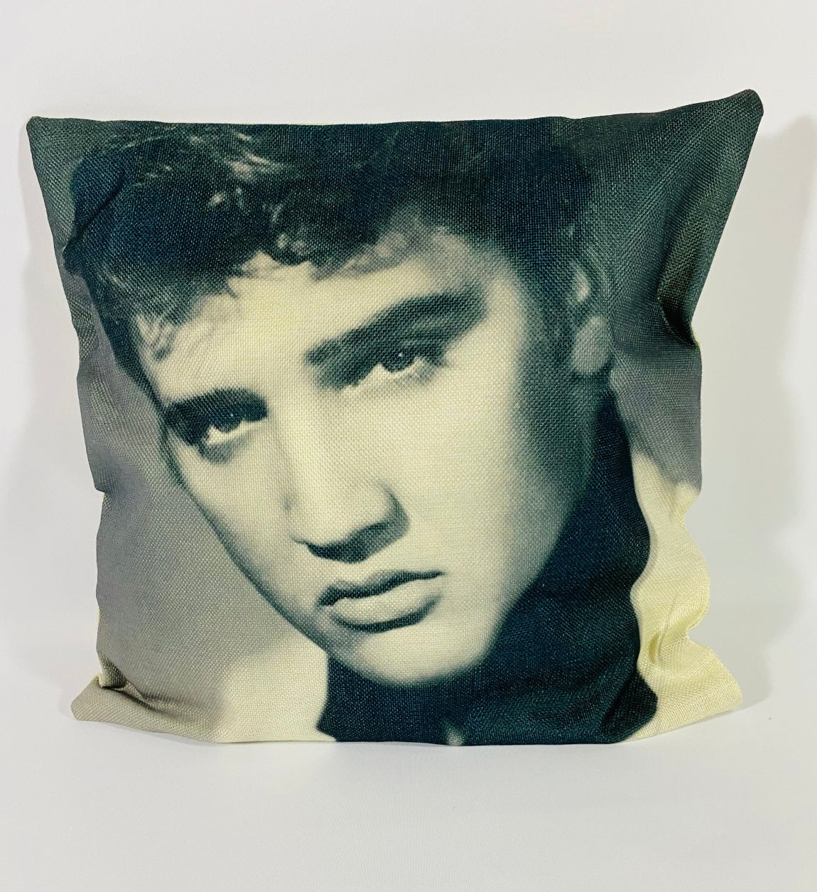 Kuddfodral Elvis Presley svart vit med blicken i kameran