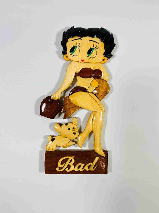 Träskylt, Betty Boop Med hund ''Bad''