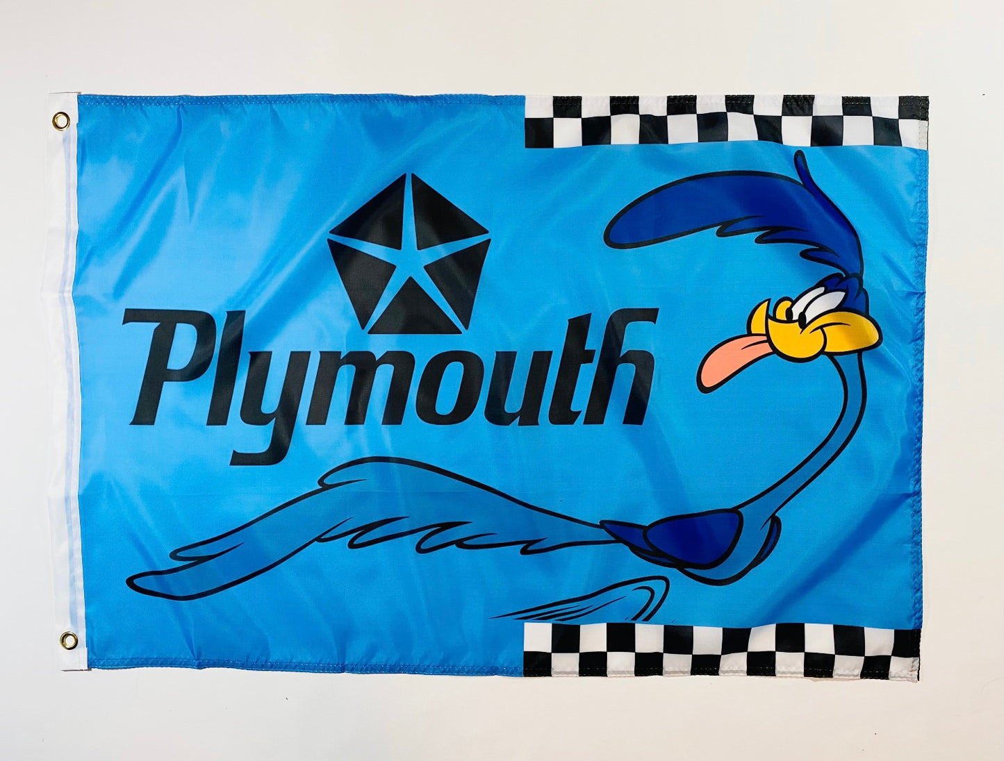 Flagga Road Runner Plymouth Blå