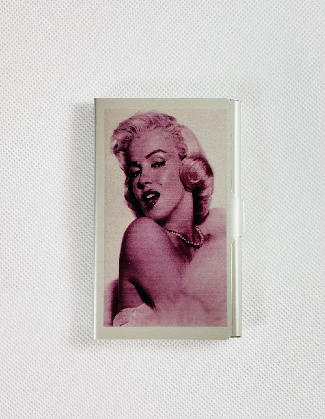 Etui Marilyn Monroe boa runt halsen